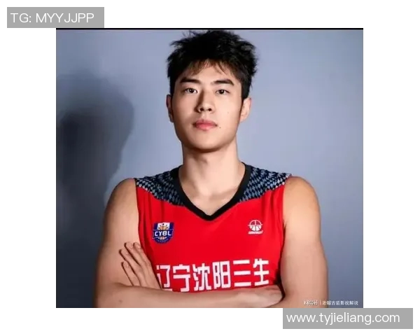 韩德君:从篮球场上的巨人到生活中的榜样,见证奋斗与荣耀的传奇人生 韩德君:从篮球场上的巨人到生活中的榜样,见证奋斗与荣耀的传奇人生