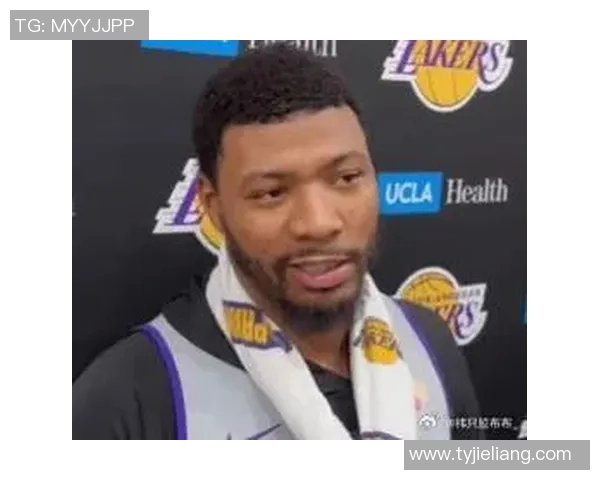 马库斯斯马特的篮球之路与职业生涯的辉煌成就探讨